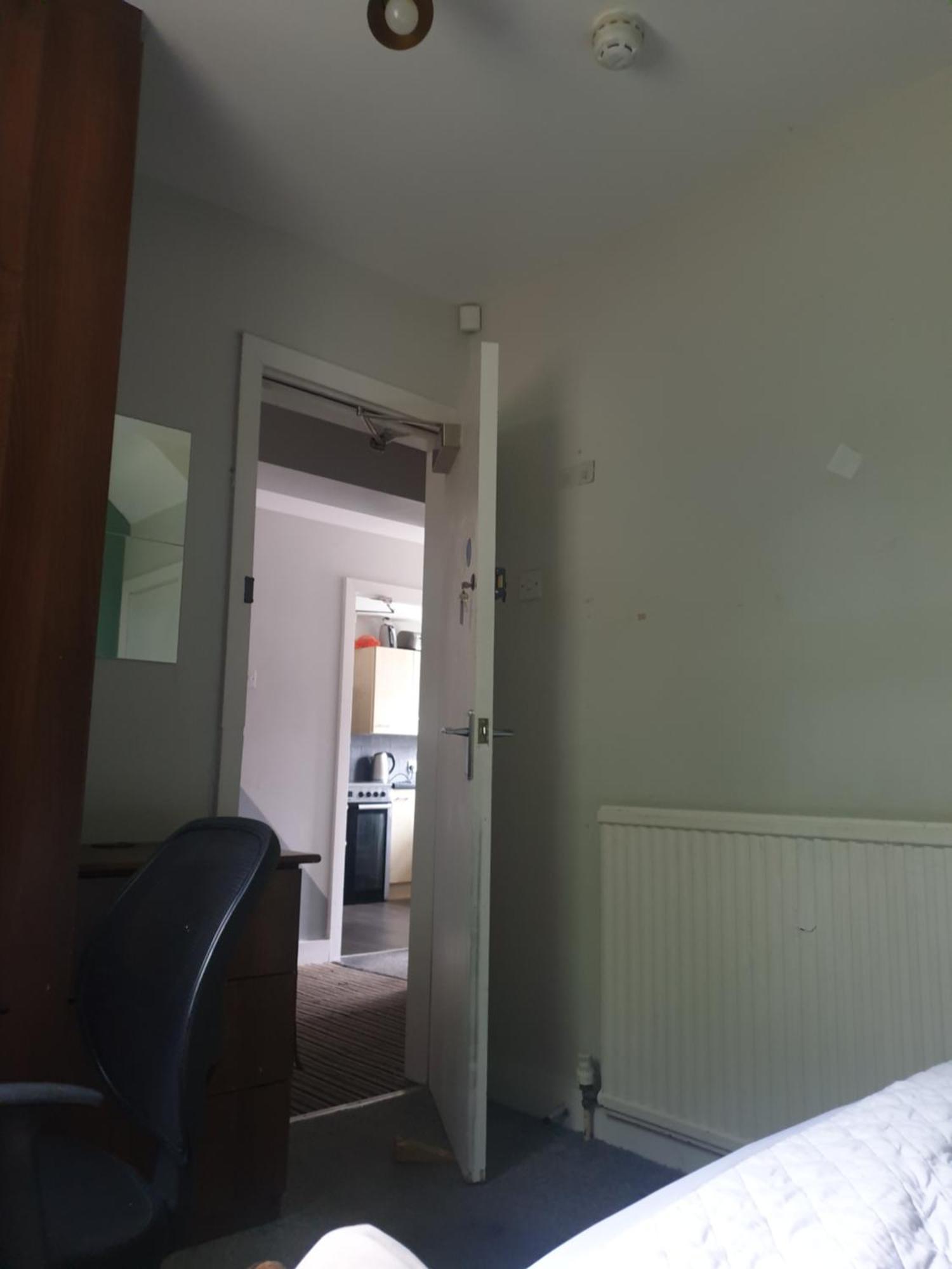 Guest house Mother-in-law Leeds (West Yorkshire)