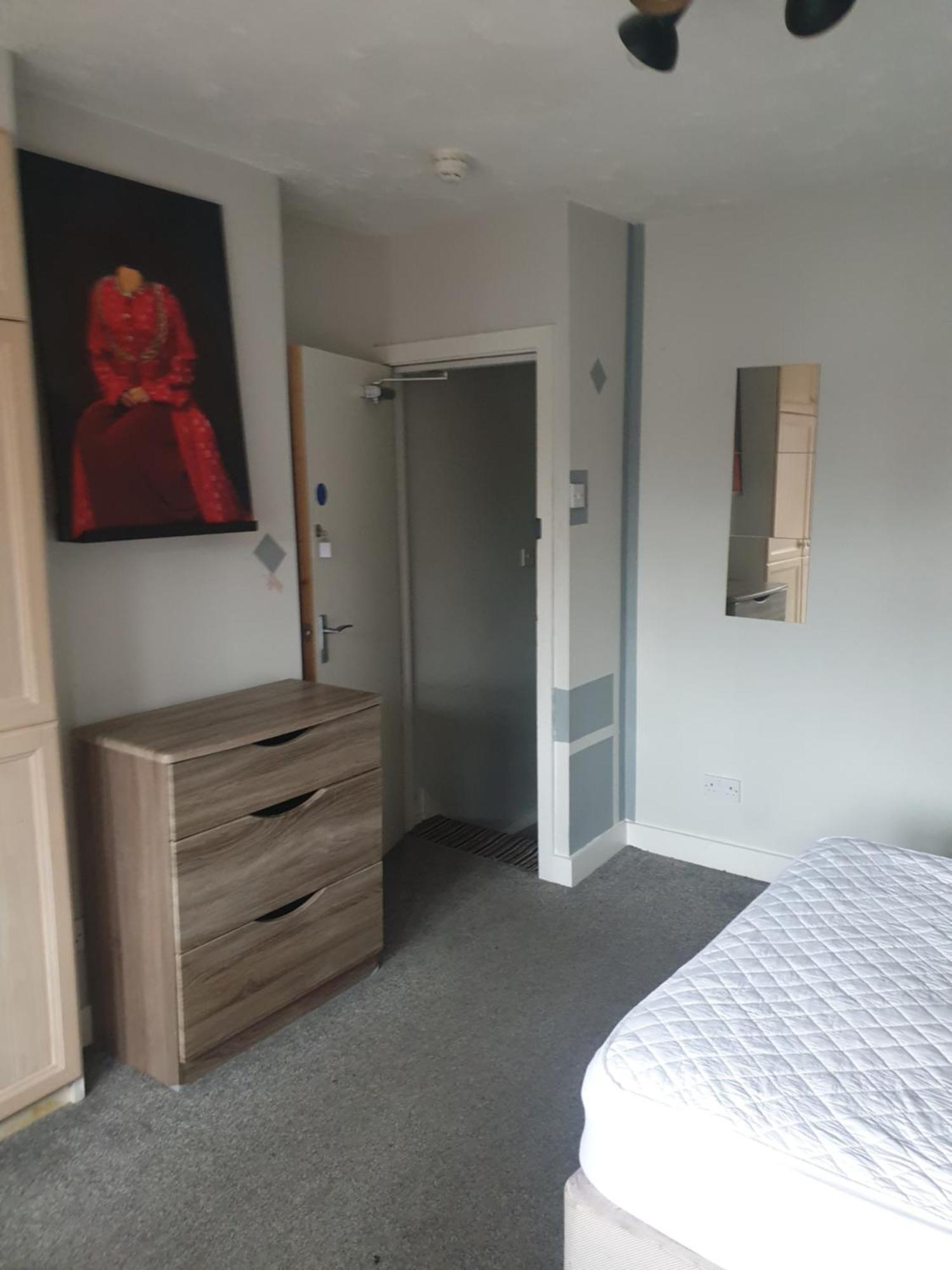 Guest house Mother-in-law Leeds (West Yorkshire)